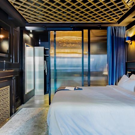 Suite Shibari By Justine Apartments Sobria Elegante Y Pecaminosa Apartamento Turistico En Madrid Rio 外观 照片